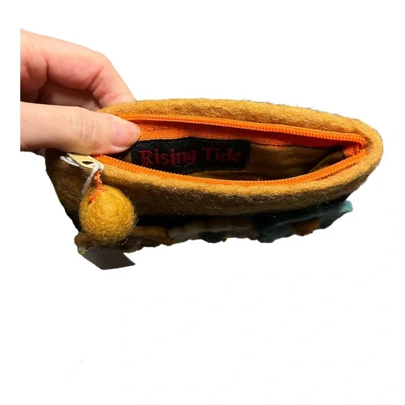 Free with bundle Small felt cute floral 3d Wallet with a zipper - Picture 3 of 3